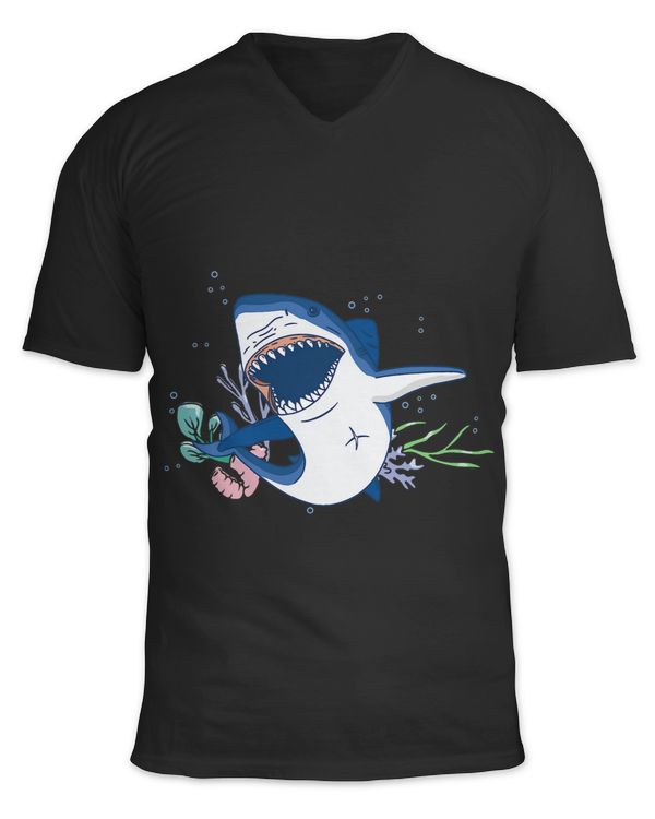 Great aquatic animals in ocean swimming shark